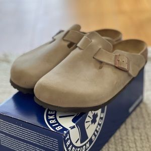 Like New Birkenstock Boston Clogs color Tobacco Brown size 39 with Box